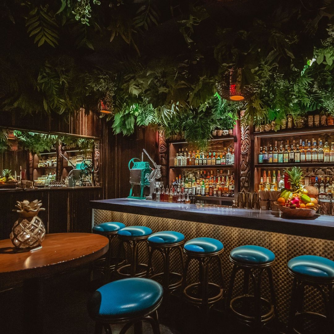 Image of the bar at Three Dots and a Dash